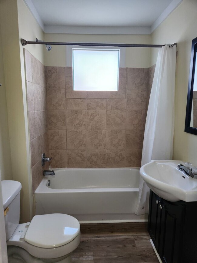 Building Photo - Newly Renovated Home Olympia Area