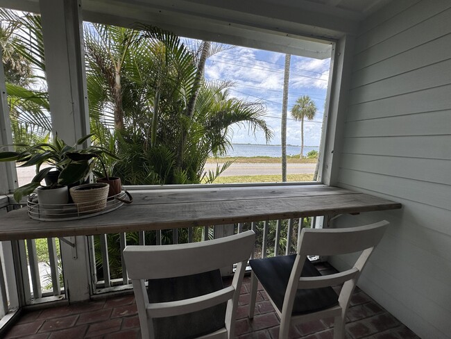 Foto del edificio - 4490 NE Indian River Dr