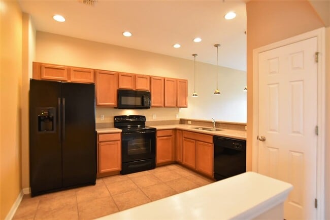 Building Photo - OVIEDO 3br 2.5ba townhome in Arborview Par...