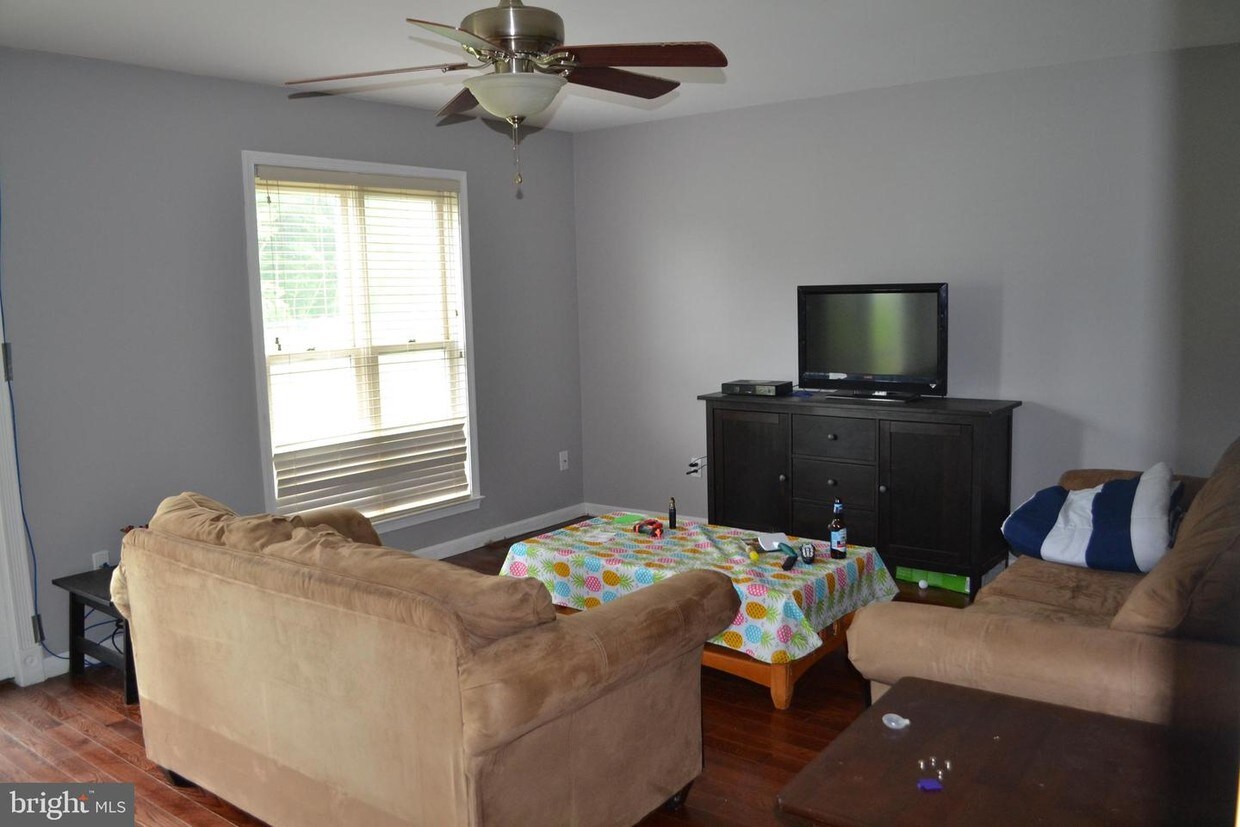 Building Photo - 308 Springfield Way
