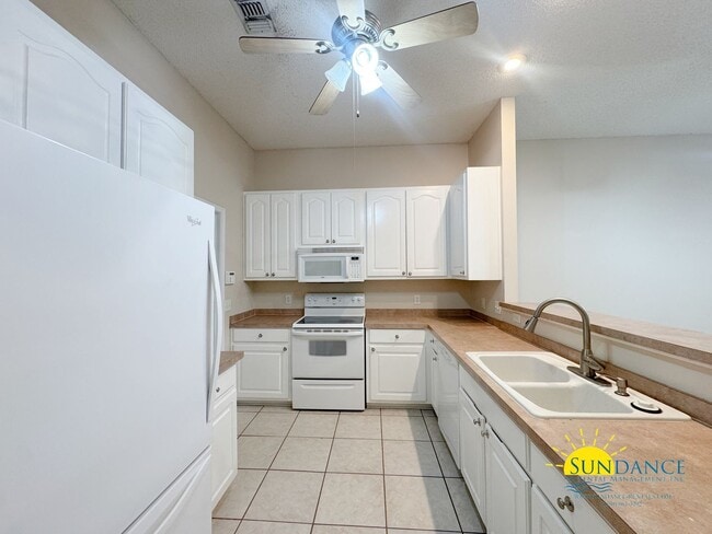 Building Photo - Centrally located 3 Bedroom Townhouse in Fort Walton!