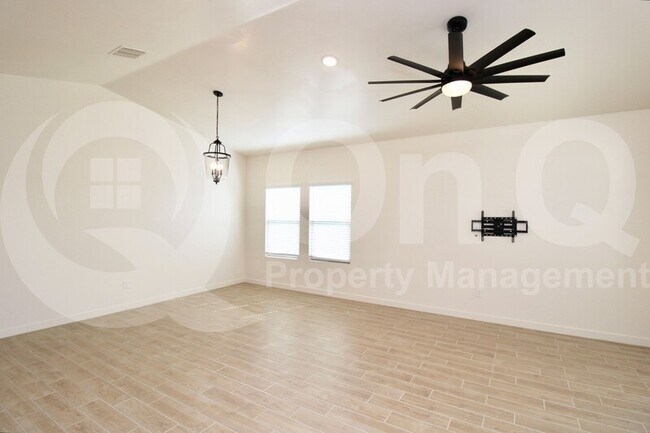 Foto del edificio - 22090 N Belt Dr