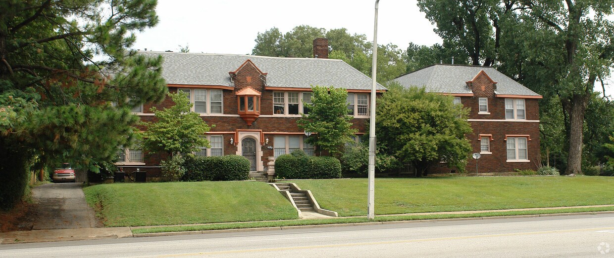 Foto del edificio - 1590 Poplar Ave