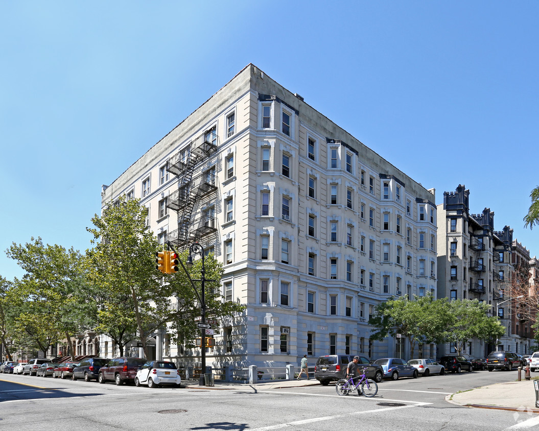 Primary Photo - Covent Court