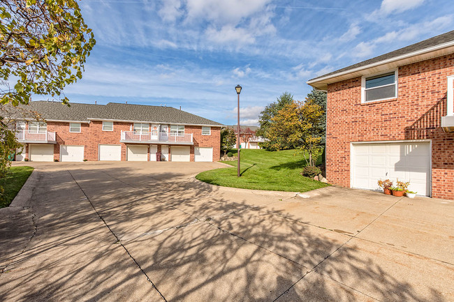 Building Photo - Idyllbrook Village Senior Living