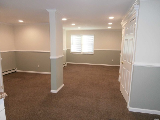 Building Photo - 45 Garden City Ave