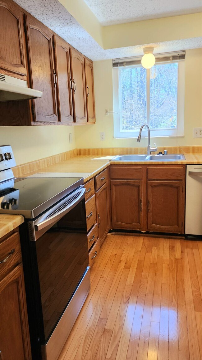 Foto del edificio - 5880 Jackson Oak Ct