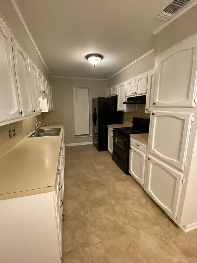 Foto del edificio - 15342 Crystal Dr