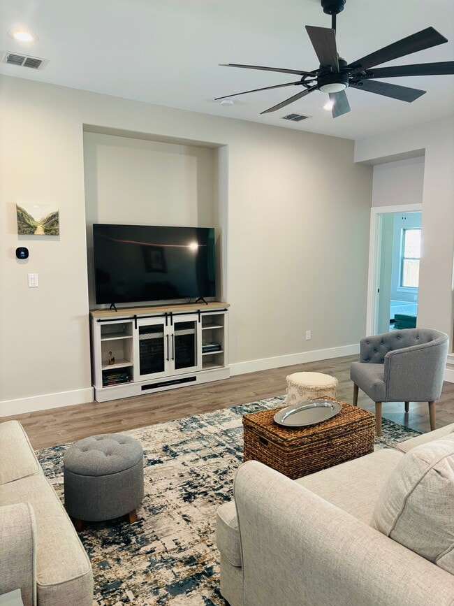 Foto del edificio - 1112 Norfolk Ln