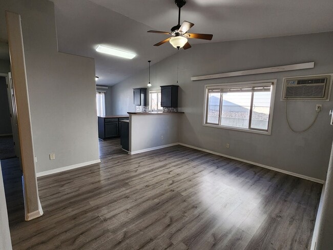 Foto del edificio - 1351 E Oakland St