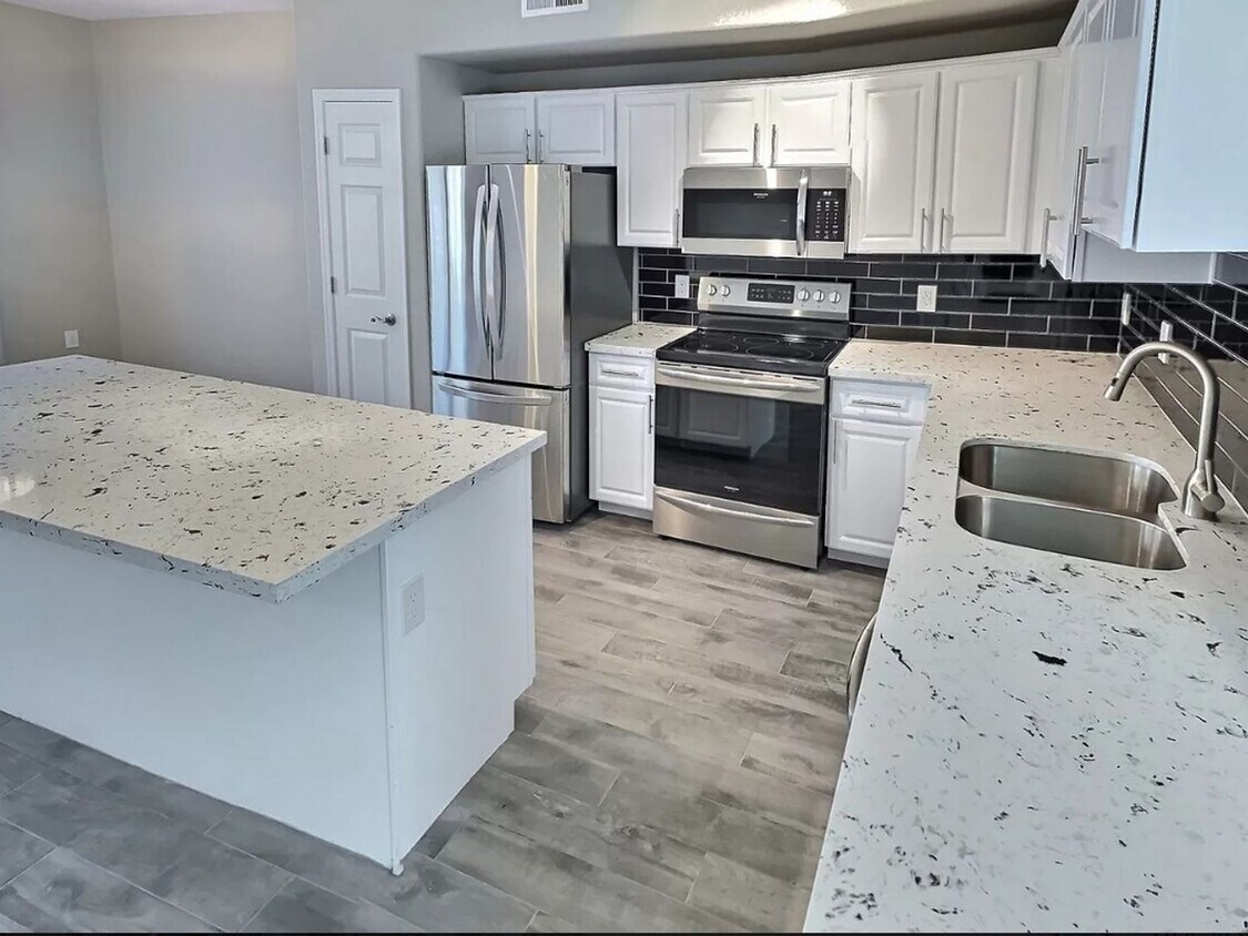 Foto principal - 18250 N Cave Creek Rd