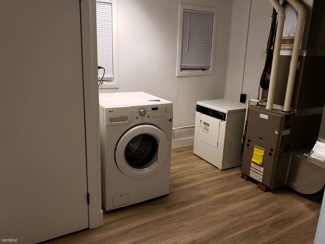 Foto del edificio - 102 N 3rd St