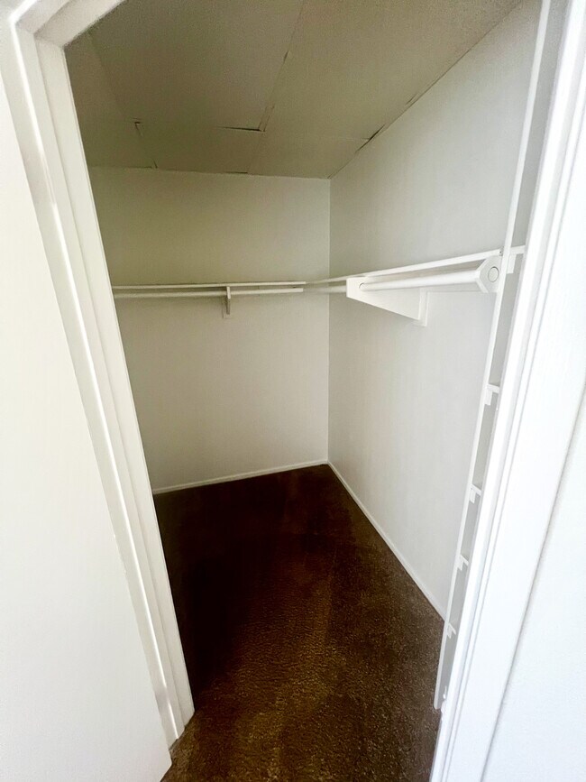 Foto del edificio - Crown Point Apartments