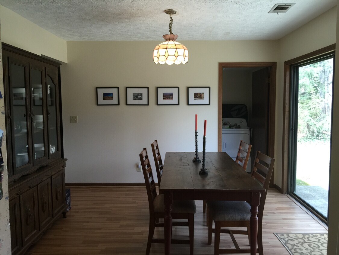Primary Photo - 1576 Spender Dr