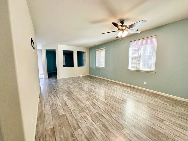 Building Photo - Beautiful 3 Bedroom 2 Bathroom Dove Creek ...