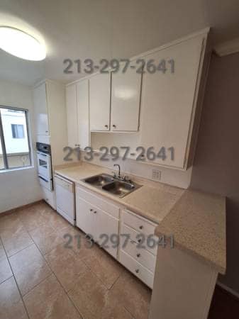 Building Photo - 13813 Oxnard St