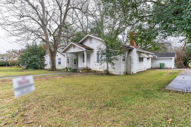 Building Photo - 2302 Glendale Ave