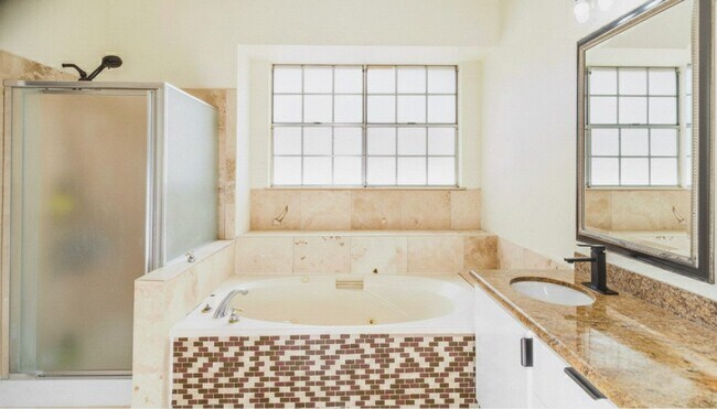 Foto del edificio - 16123 Cairngorm Ave