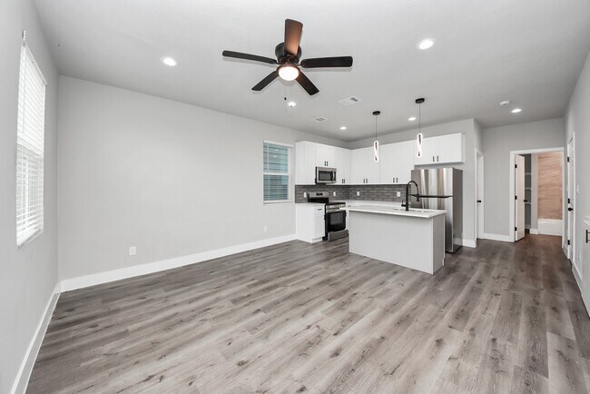 Foto del edificio - 19104 Sears Dr