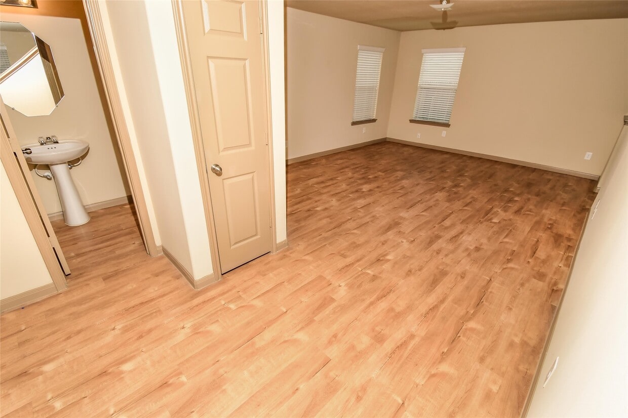 Building Photo - 2431 Tomica Ct