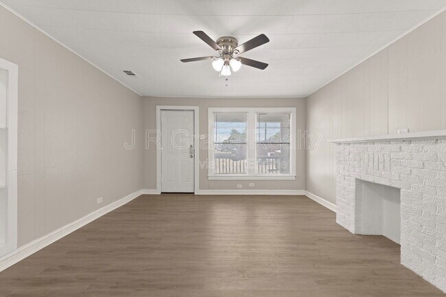 Building Photo - 1801 Reuter Ave