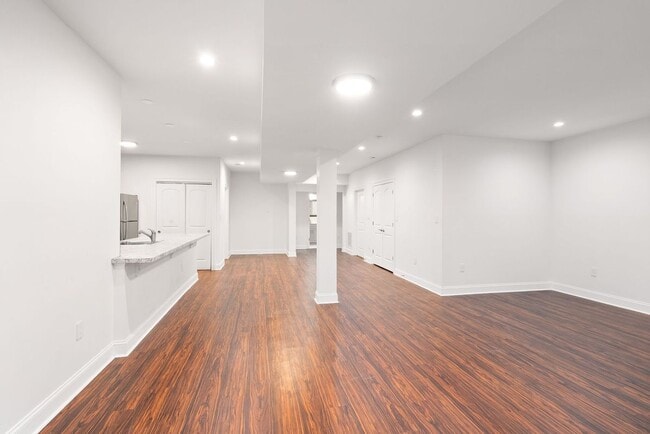 Building Photo - 7202 Pine Dr