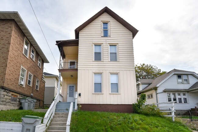 Building Photo - 3407 W Pierce St
