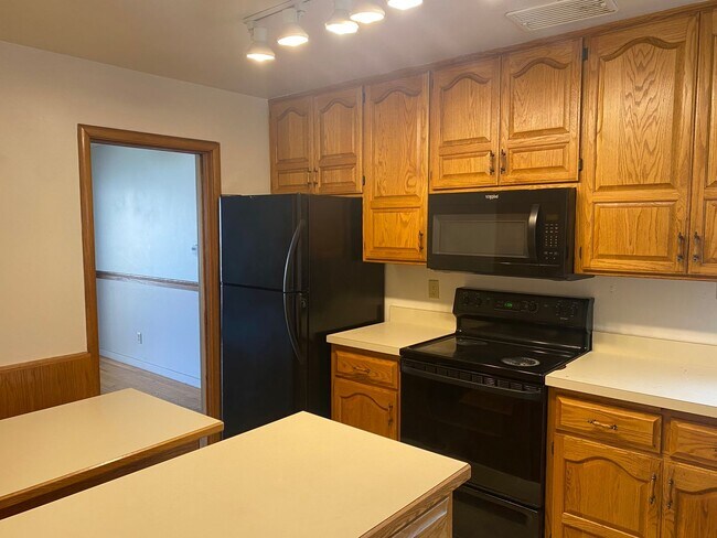 Foto del edificio - 5 Bed 2 Bath House Near NDSU