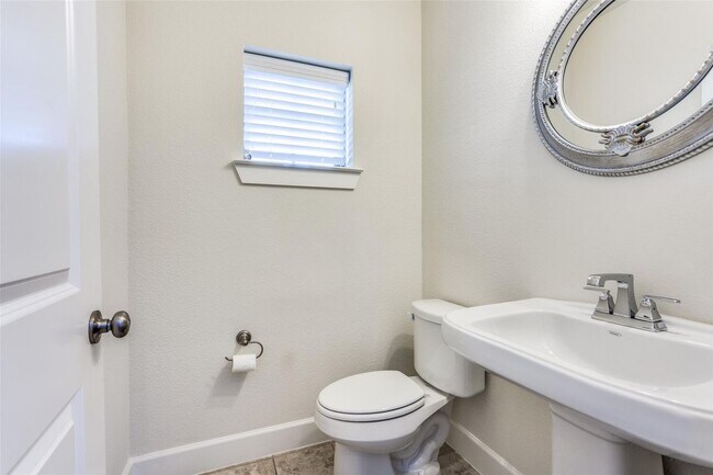 Building Photo - 1411 English Blue Ln