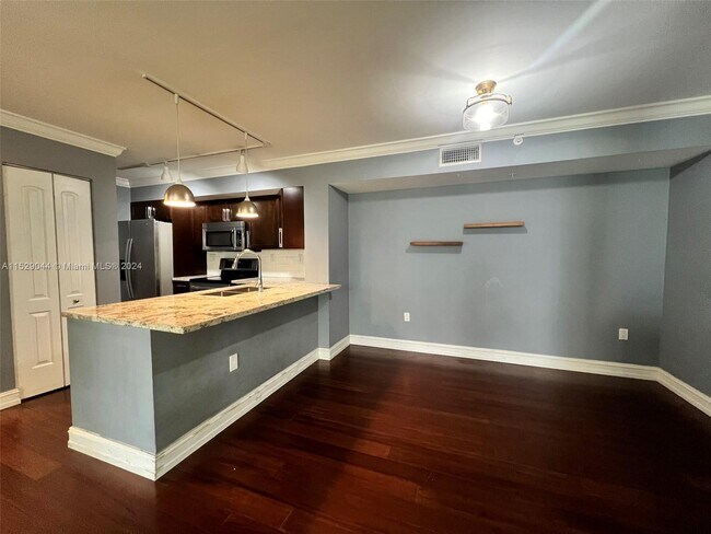 Building Photo - 720 SW 111th Ave