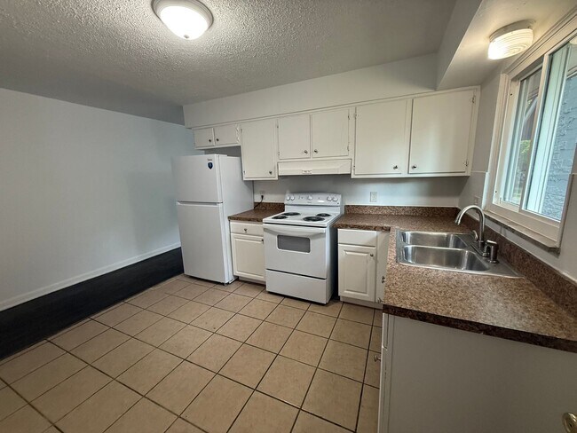 Foto del edificio - 2203-2205 McGuffey Rd.