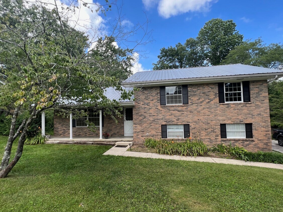 2505 Dowler Cir, Signal Mountain, TN 37377 House Rental in Signal Mountain, TN