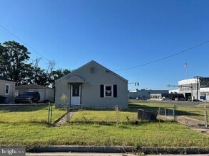 Building Photo - 4901 Monroe St