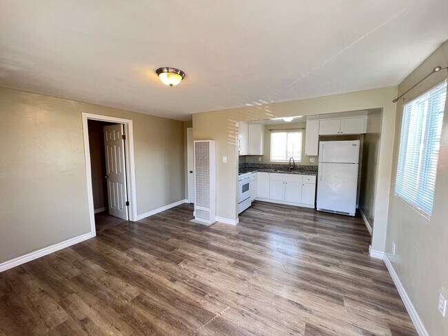 Foto del edificio - Updated 1 bedroom 1 bath downstairs apartm...