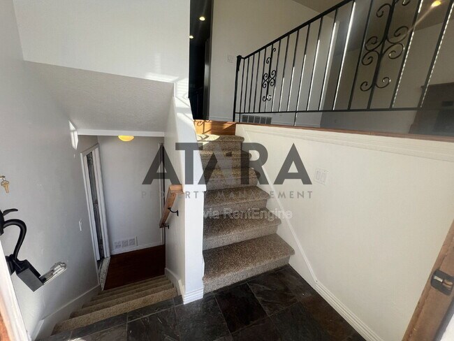 Building Photo - 9111 Parakeet Dr