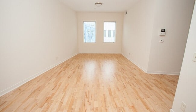 Foto del edificio - 242 E Water St