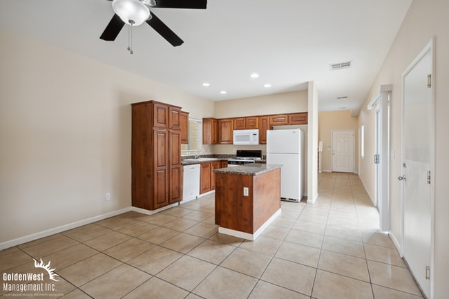 Building Photo - Charming Two-Story 3Bdm 2.5Ba Home in North Las Vegas!