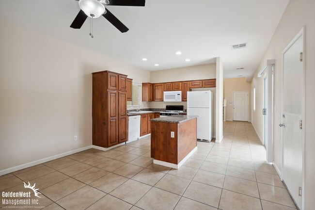 Foto del edificio - Charming Two-Story 3Bdm 2.5Ba Home in North Las Vegas!