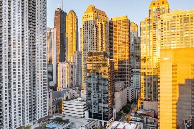 Aerial - Residences at 8 East Huron