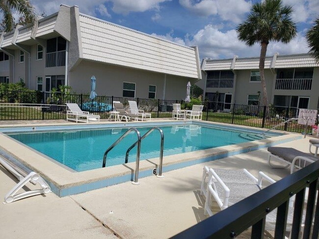 Building Photo - 3233 Woodthrush Dr