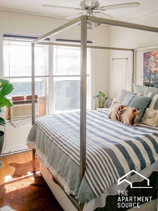 Foto del edificio - 3914 N Pine Grove Ave