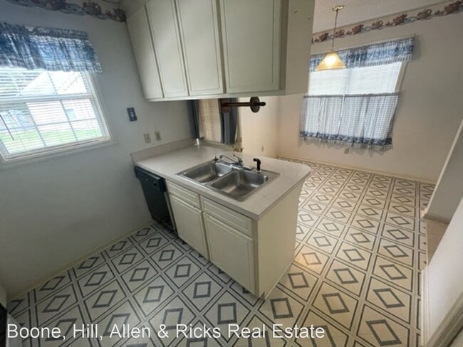 Building Photo - 2 br, 1 bath House - 216 Sebastian Way