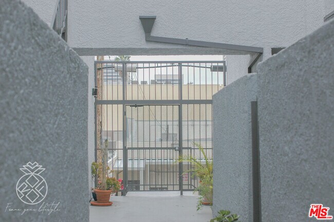 Foto del edificio - 1727 Glendon Ave