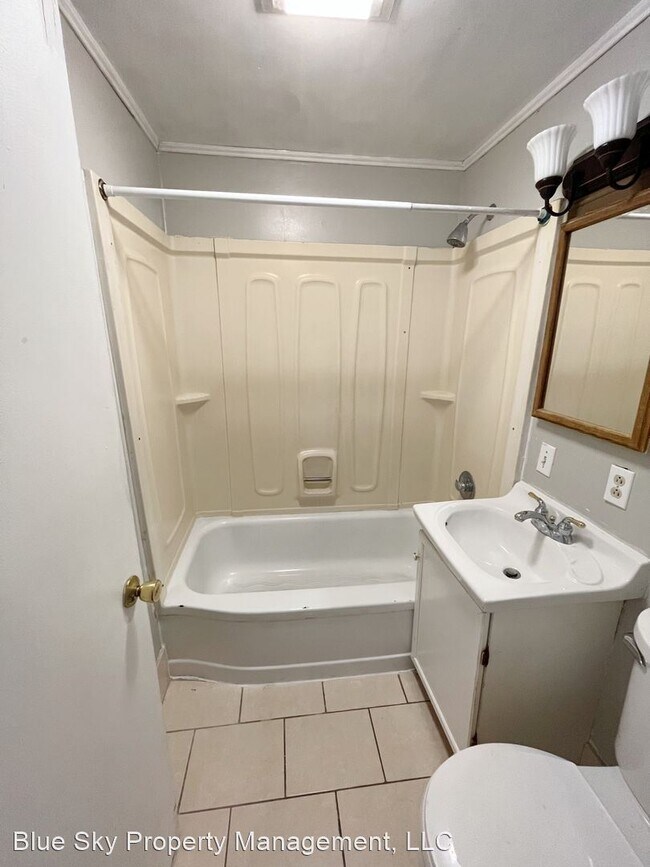 Building Photo - 4 br, 2.5 bath House - 2500 N Hollywood Ave