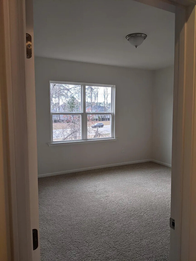 Foto del edificio - Room in Townhome on Diamond Dove Ln