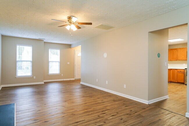 Foto del edificio - 3033 Slippery Elm Dr