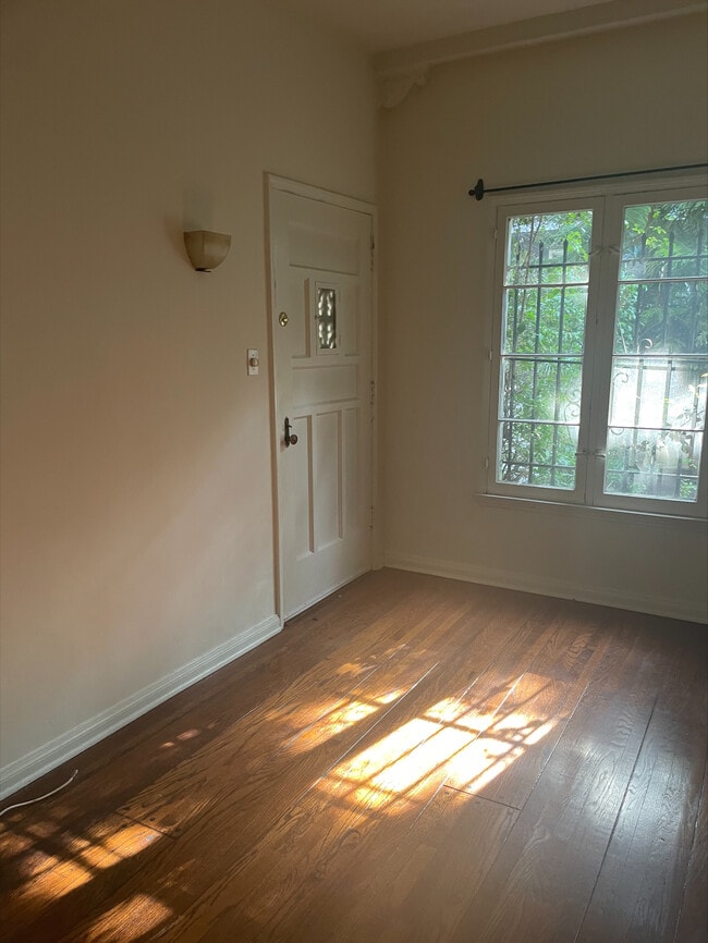 644 S Ridgeley Dr Apartments in Los Angeles, CA