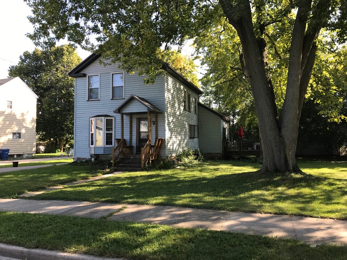 Primary Photo - 909 Ceape Ave