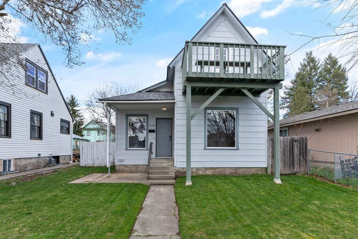 Foto principal - 2124 W College Ave