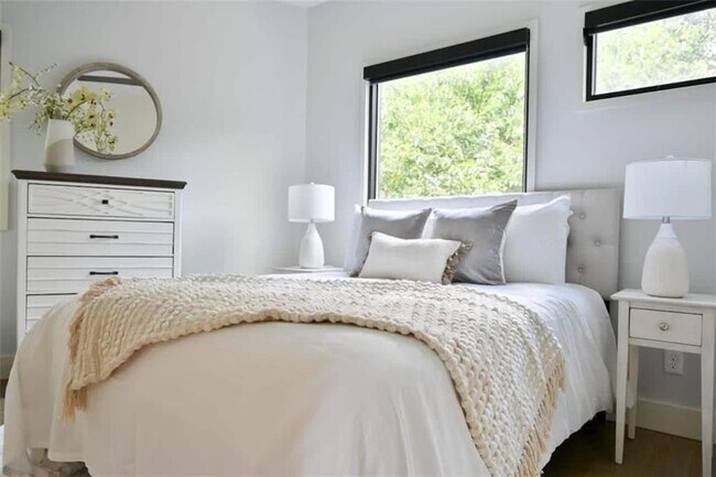 Foto del edificio - 575 Highland Ave NE